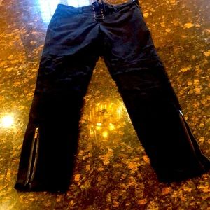 Joie pants, capris…zipper at lower calf.